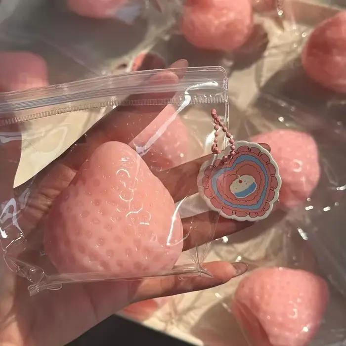 Jouet anti-stress souple Fidget Squishy Fraise Taba