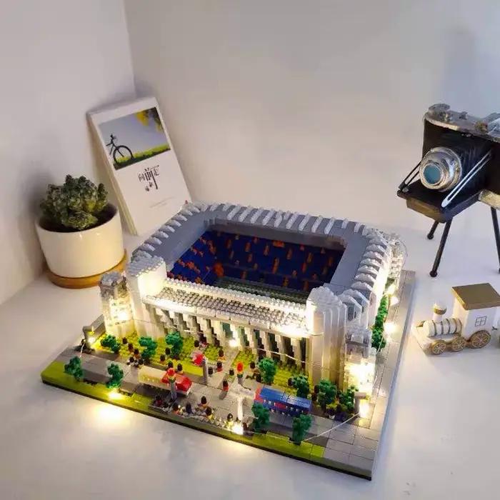 Ensemble de blocs de construction Madri Football Stade de football 3D kit d'assemblage éducatif jouets pour adultes occasions spéciales architecture sportive