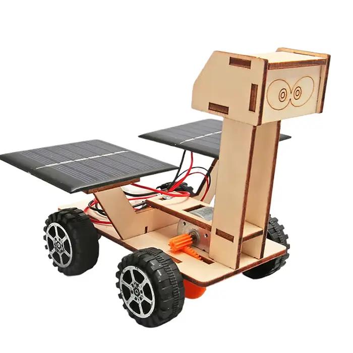 Modèle Mars Rover à énergie solaire fait à la main