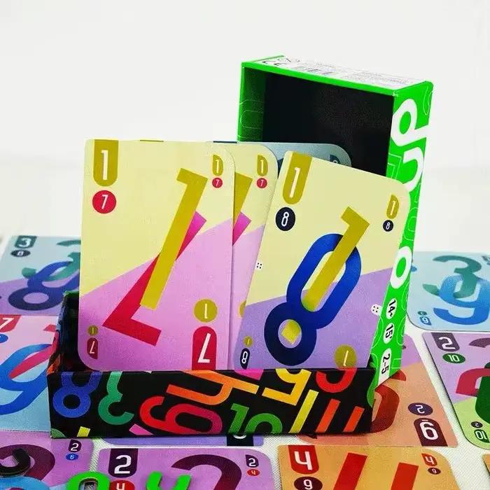 Jeu de cartes Dnup - Jeu de gestion des cartes et de stratégie de combos rapide, facile à apprendre, facile à jouer et plein de rebondissements, 2 à 5 joueurs