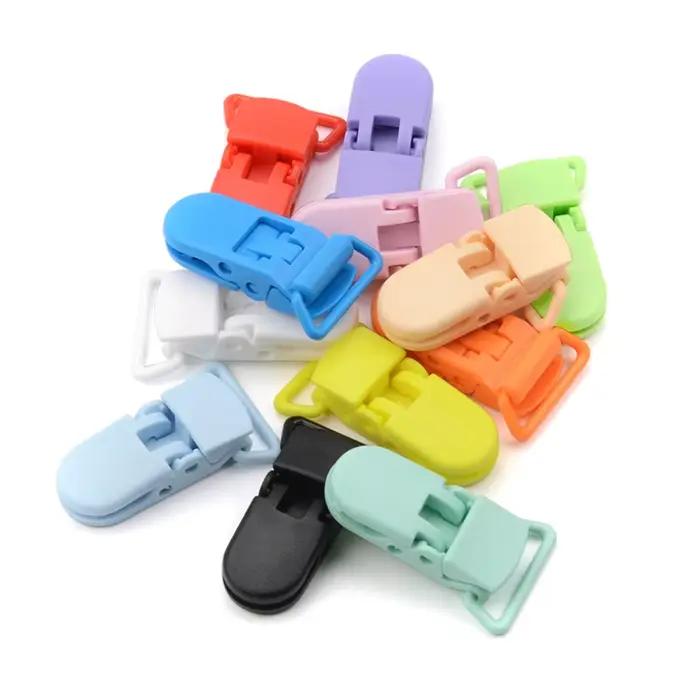 Fermoir en plastique pour mamelon de bébé